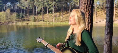 Samenwerking gezocht: gitarist, pianist of producer