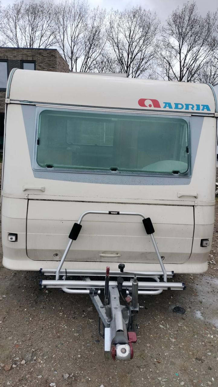 Adria 431 DD (2002) met voortent