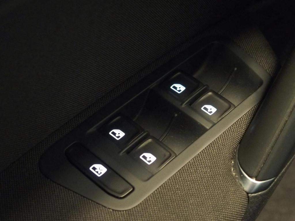 Volkswagen Golf 1.0 tsi comfortline business|stoelverwarming|all season ban
