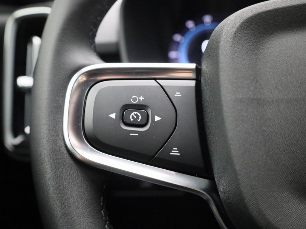 Volvo XC40 recharge core | automaat | lmv | parkeer sensoren | virtual cock