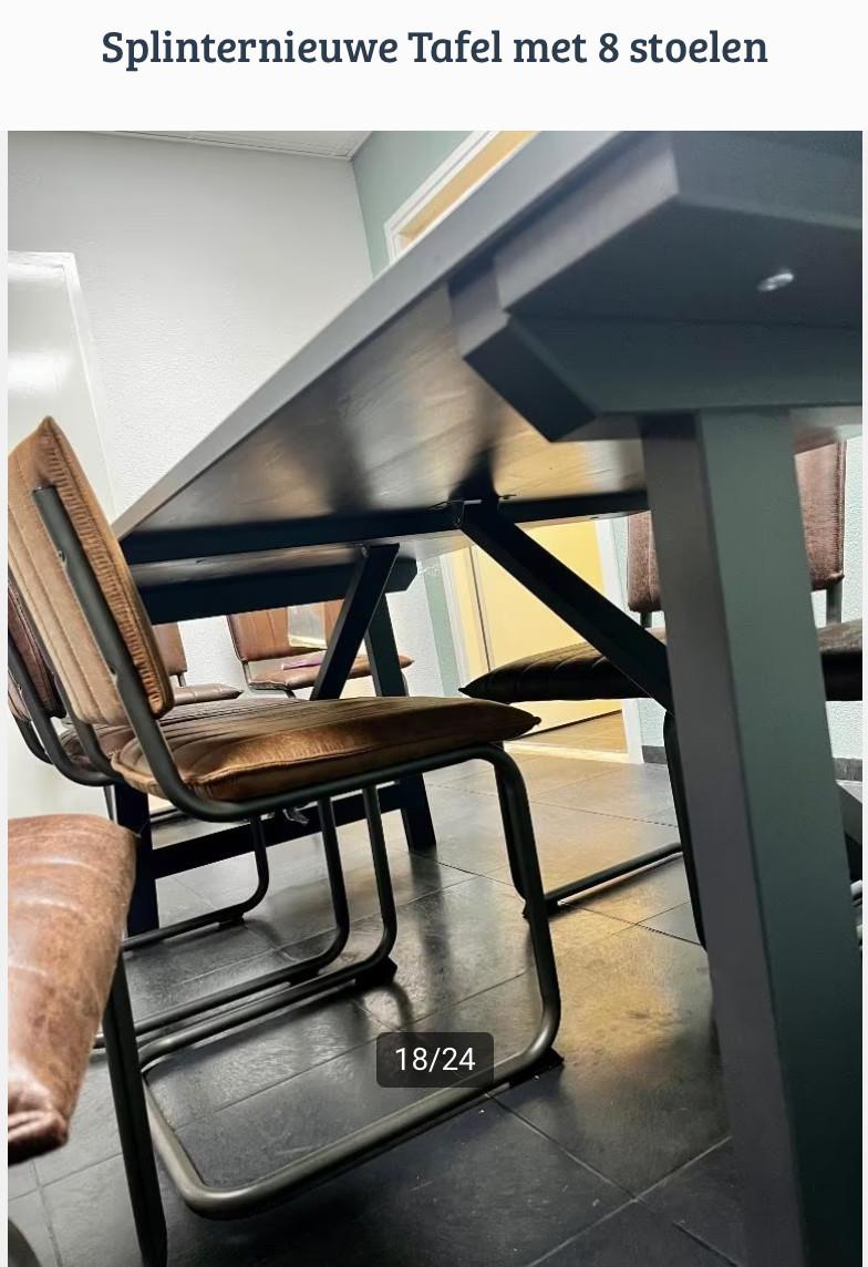 Nieuwe tafel met 8 stoelen