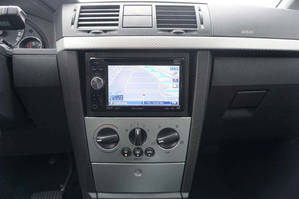 Opel Meriva 1.6-16v cosmo automaat - airco / navi / elektr. ramen / parkeer