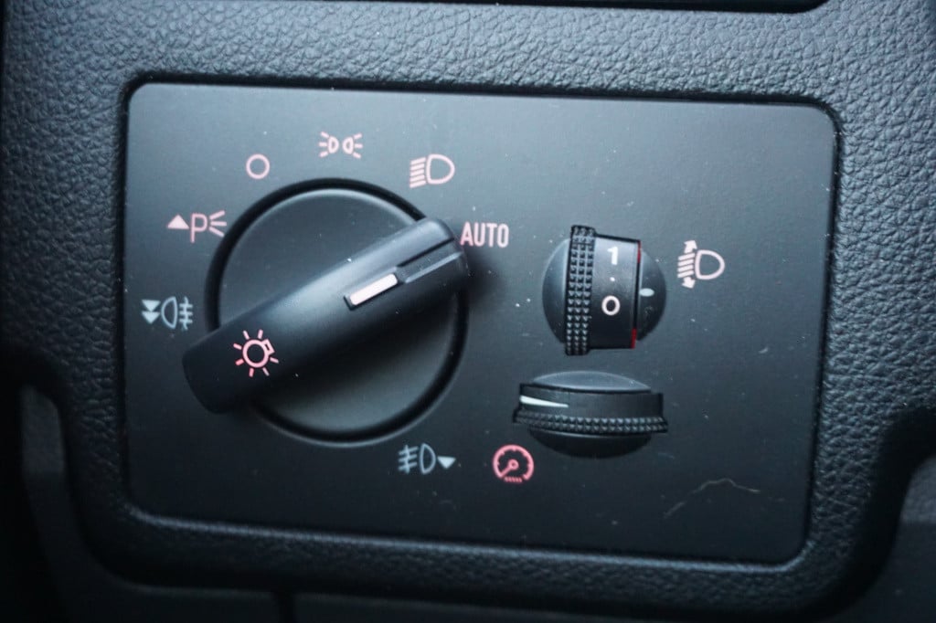 Ford C-max 1.8-16v limited 1e eigenaar - climate / cruise / elektr. ramen /