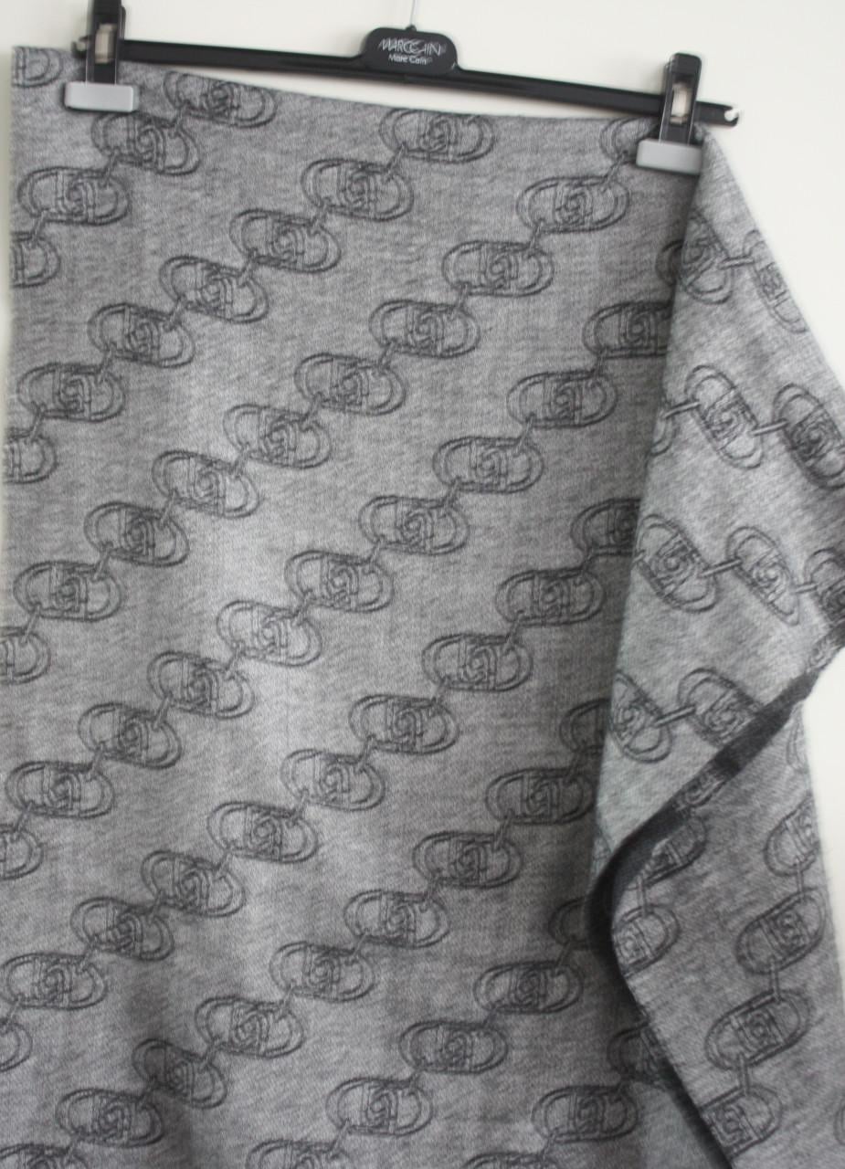 Grijze sjaal met schakelprint