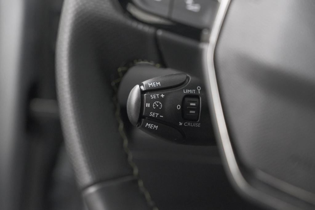 Peugeot 208 1.2 hybrid 145 e-dcs6 gt | alcantara pakket | camera | apple ca