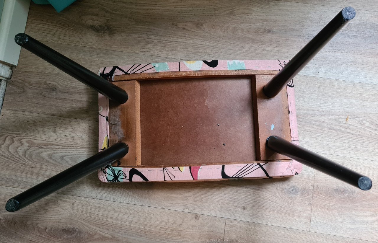 Jaren 60 voetenbankje refurbished vintage