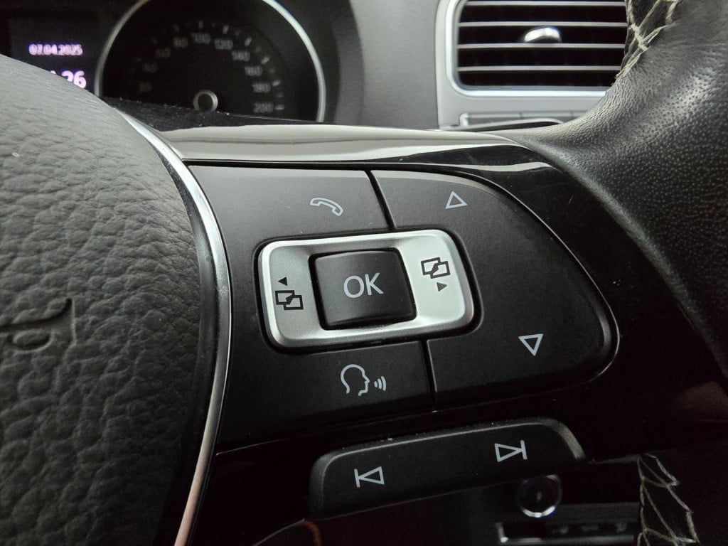 Volkswagen Polo occasion 1.2 tsi highline automaat met trekhaak en cruiseco