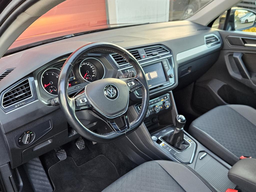 Volkswagen Tiguan 1.4 tsi act connected series | pano | acc