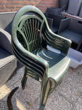 4 groene stapelbare tuinstoelen