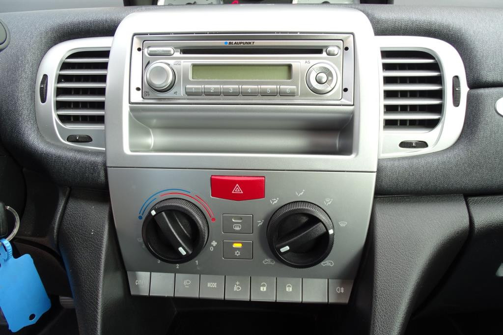 Lancia Y(psilon) 1.2 argento 60-pk 3-drs