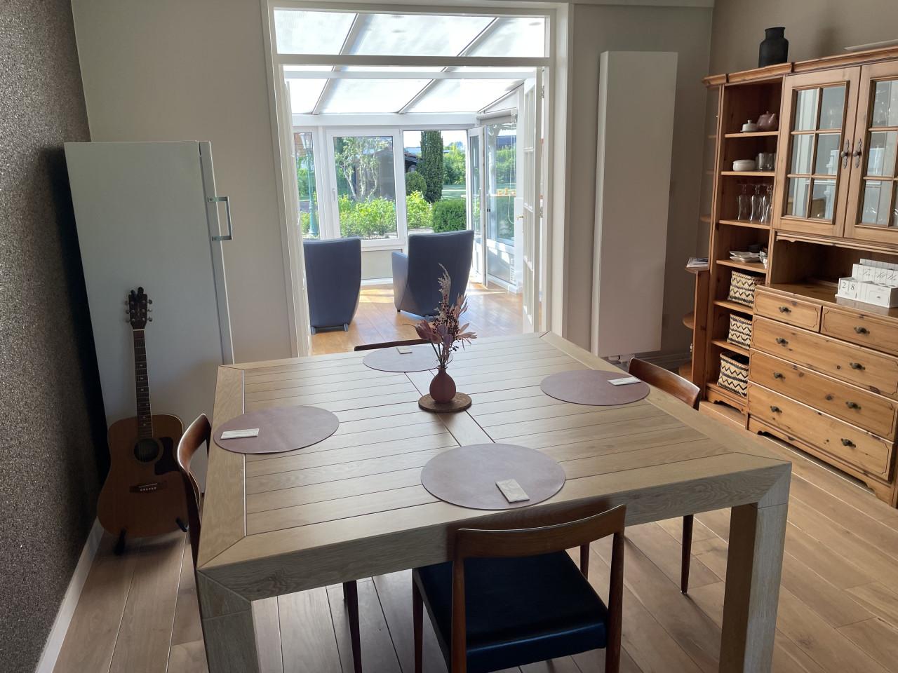 Mooie eettafel 140x140