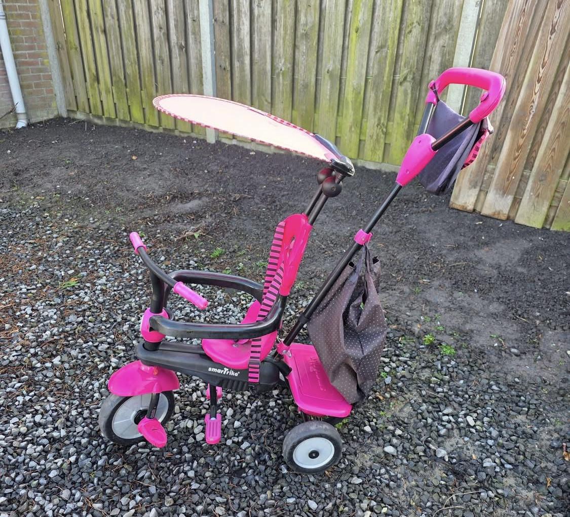 SmarTrike Driewieler met duwstang.