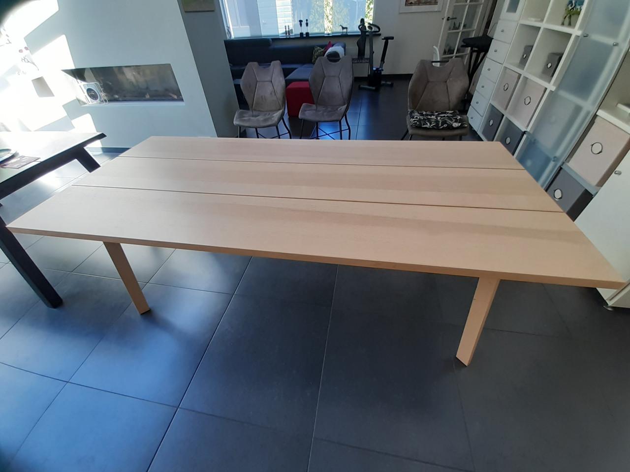 Moderne eetkamertafel met 6 stoelen
