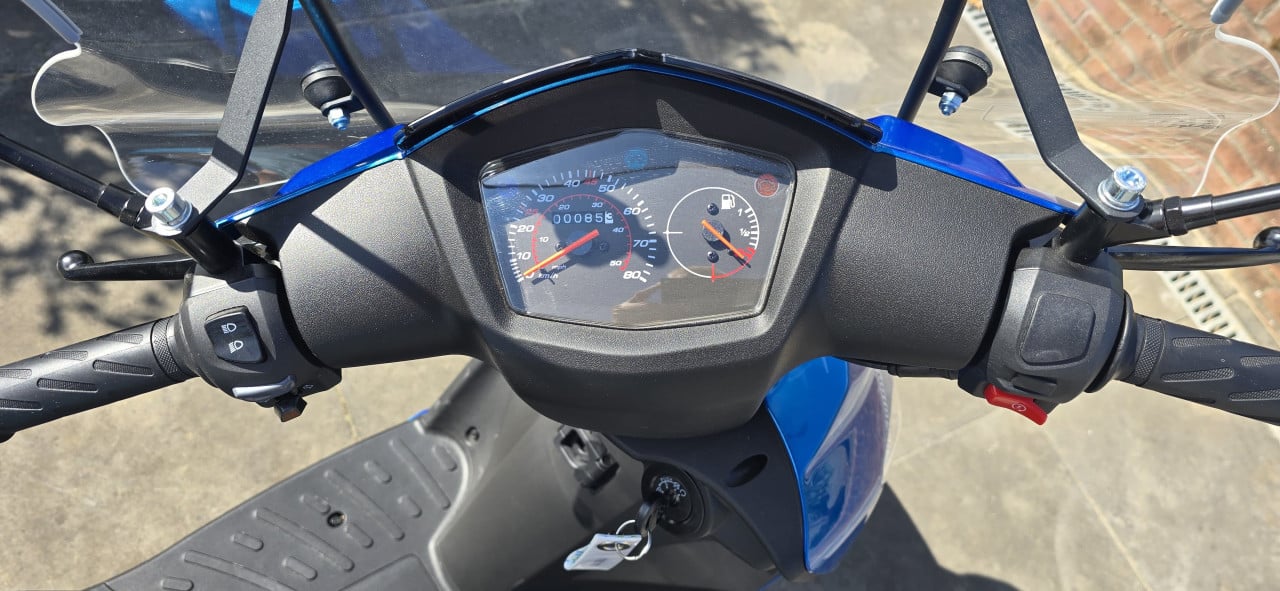 Supermooie Peugeot Kisbee full option 85km en 45km/h