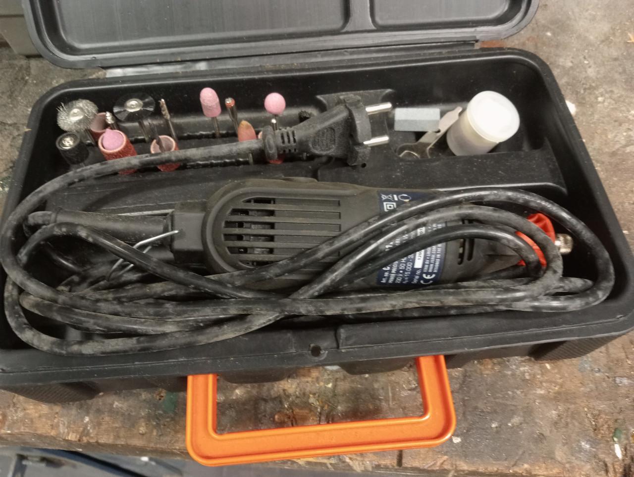 Dremel en Schuurmachine