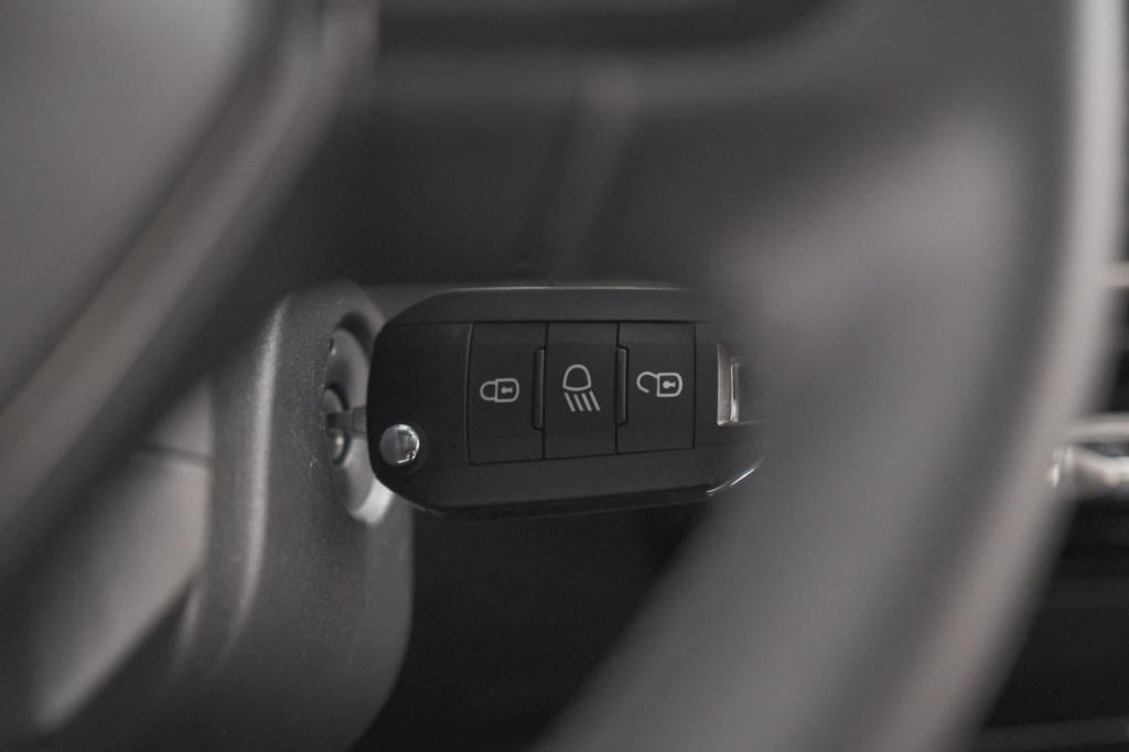 Peugeot 208 1.2 hybrid 110 e-dcs6 allure | apple carplay | parkeersensoren 