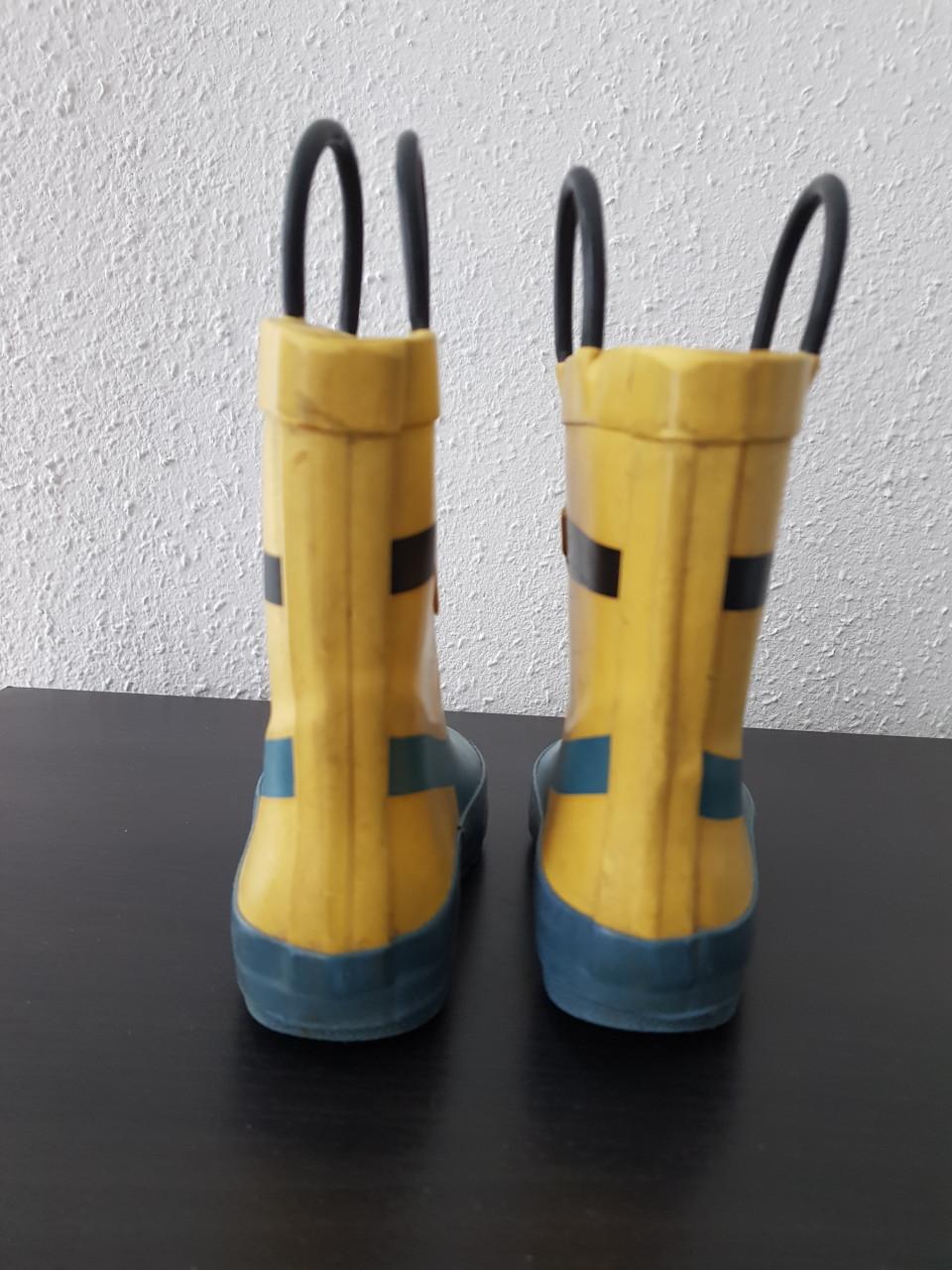Minion laarsjes maat 24