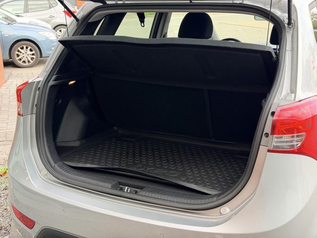 Hyundai Ix20 1.6i go! pdc achter | lmv | airco | trekhaak