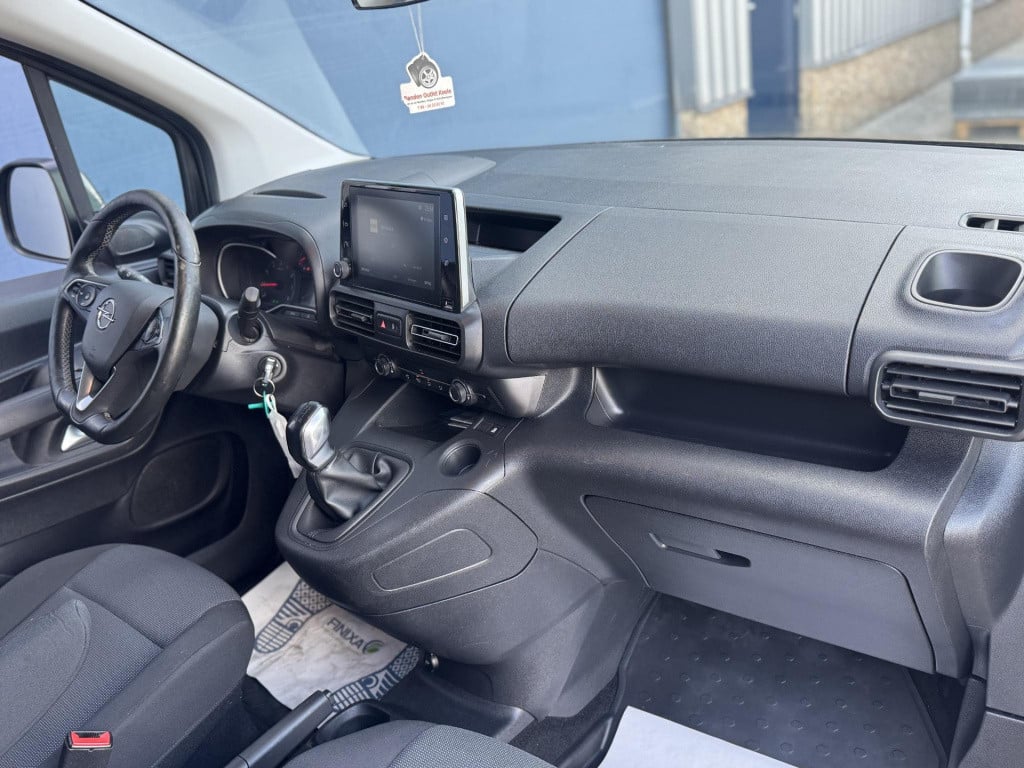 Opel Combo 1.5d l1h1 innovation airco / cruise controle / navi / euro 6