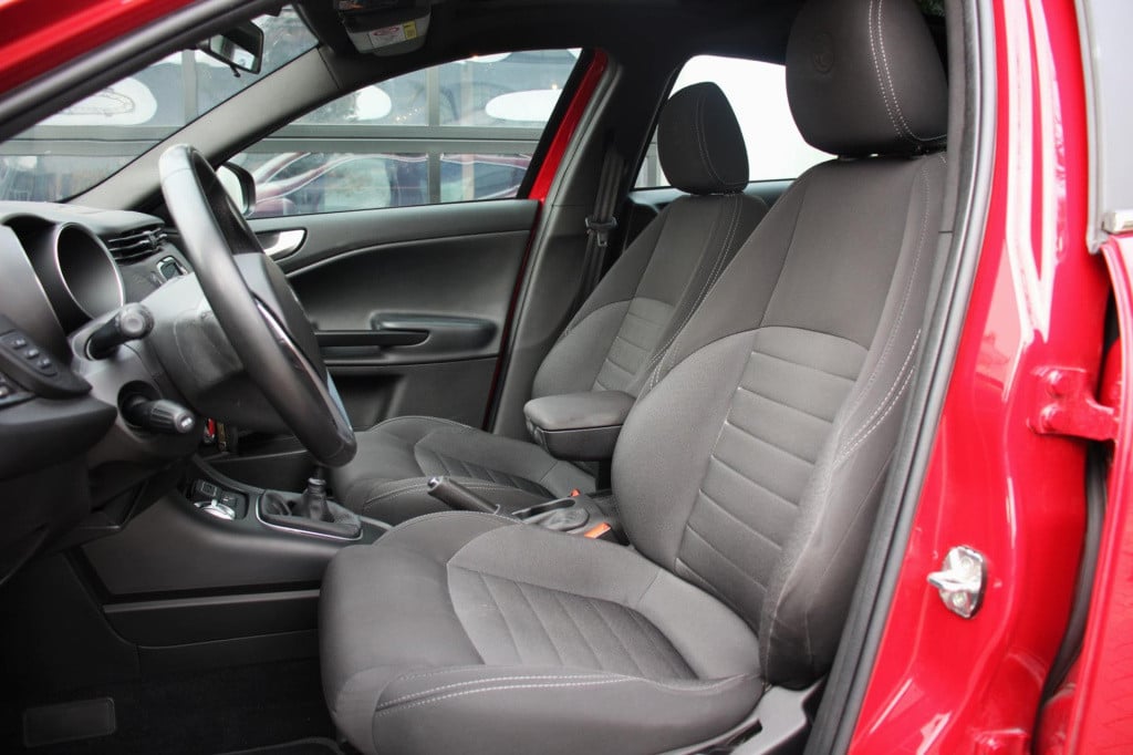 Alfa Romeo Giulietta 1.4 turbo multiair super - panorama dak - navi - stoel