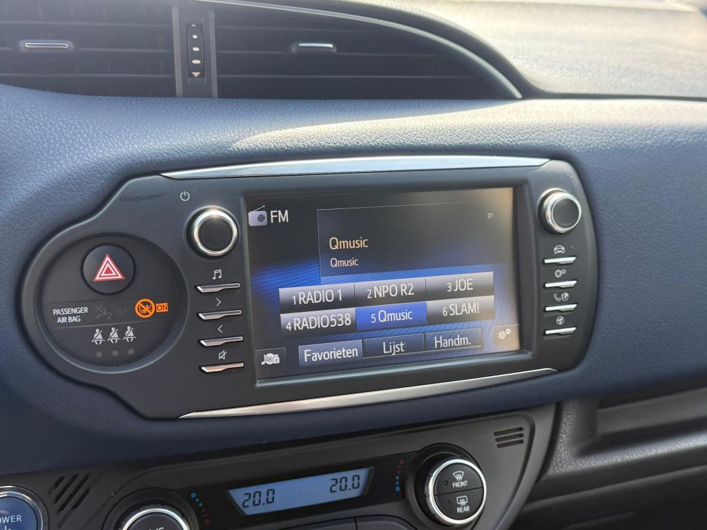 Toyota Yaris 1.5 hybrid bi-tone