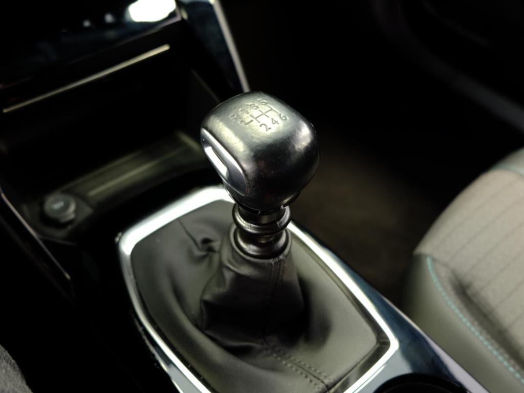 Peugeot 2008 1.2 pt 100 allure | bluetooth | apple carplay | android auto |