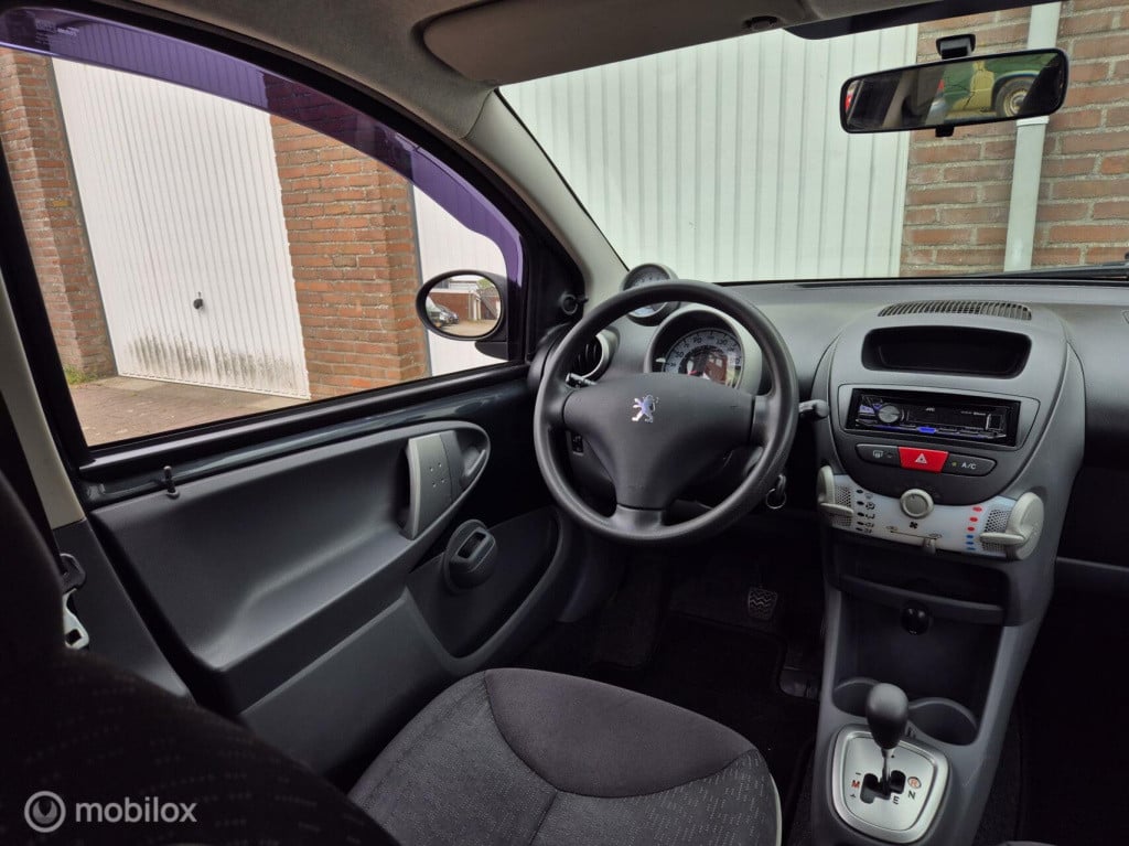 Peugeot 107 1.0 xs automaat / 5- deurs / airco / bluetooth