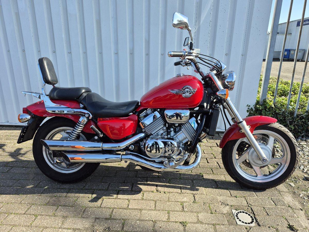 Honda Magna VF750 uit 1995
