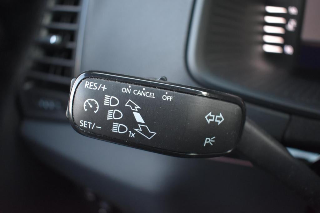 Skoda Karoq 1.5 tsi act sportline | trekhaak | virtual | camera | nap | app