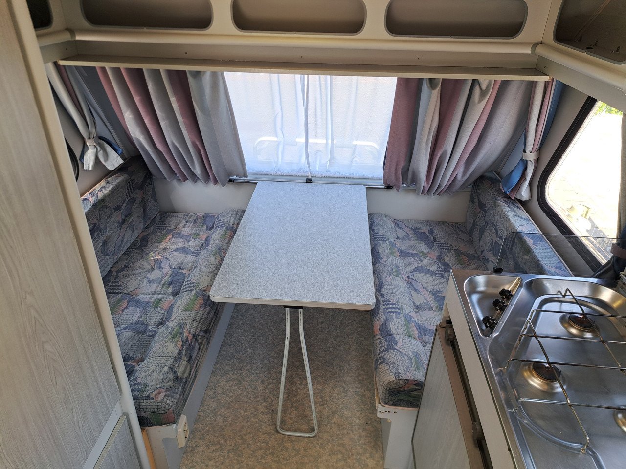 Beyerland 390-D caravan