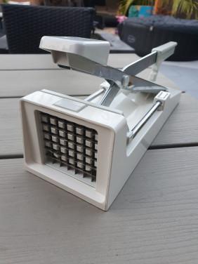 Zeer nette witte vintage brabantia maitre frietsnijder...