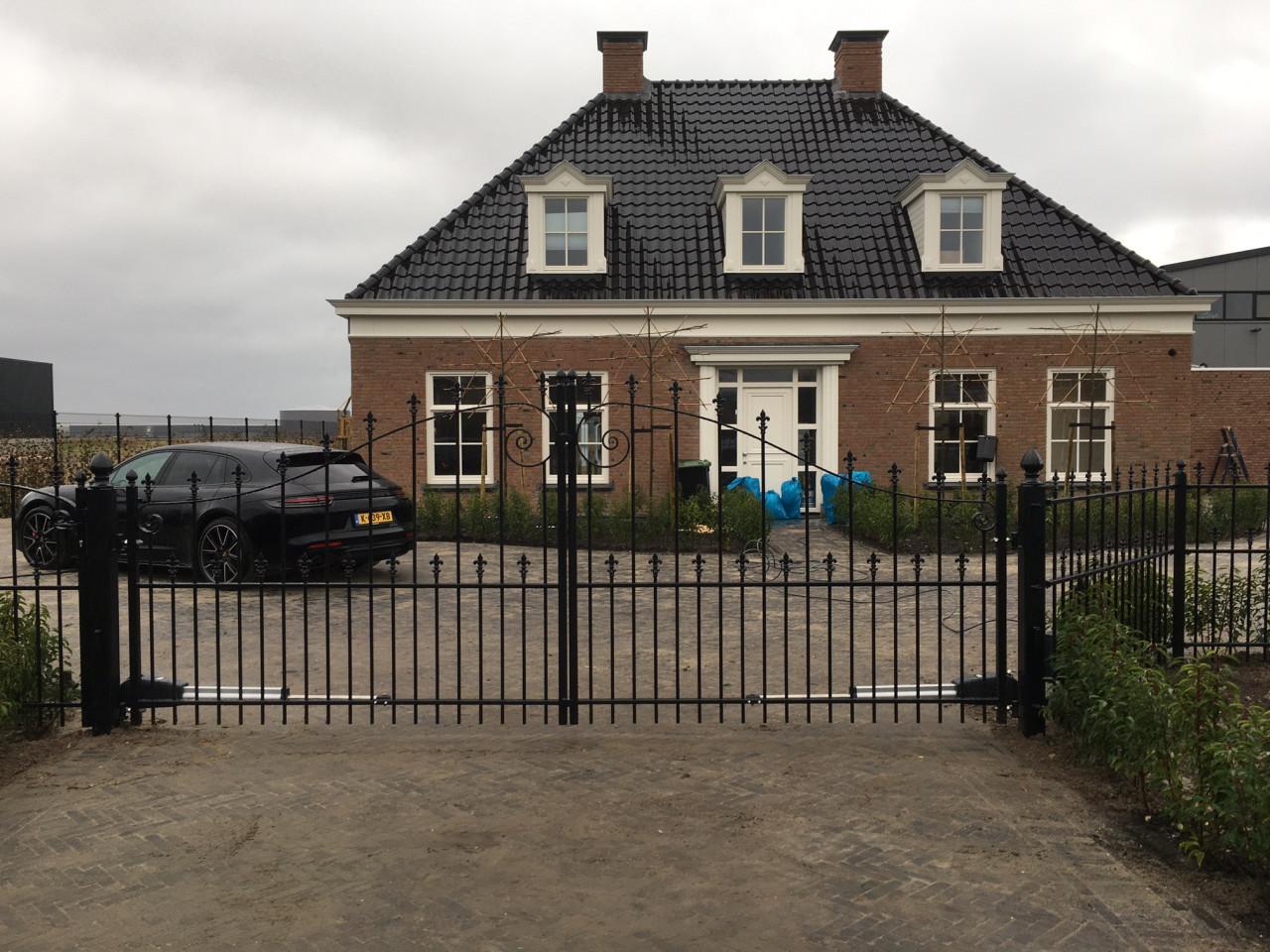 Aanbieding: Direct leverbaar Inrijpoort 400 cm breed.
