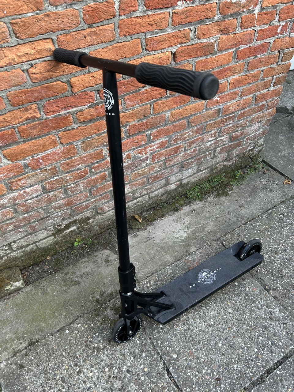 AO Sachem 1.1 stuntstep zwart
