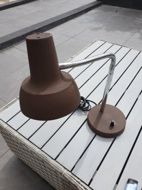 Prachtige vintage jaren 60 bruine metalen Tafel/bureaulamp....