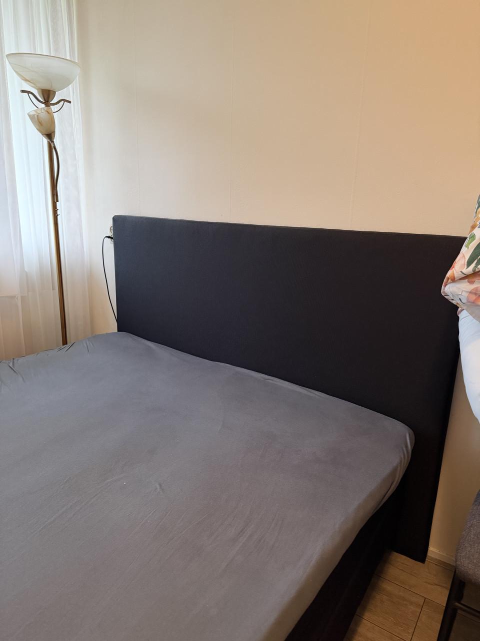 Zwarte 2 persoonsbed 160x200