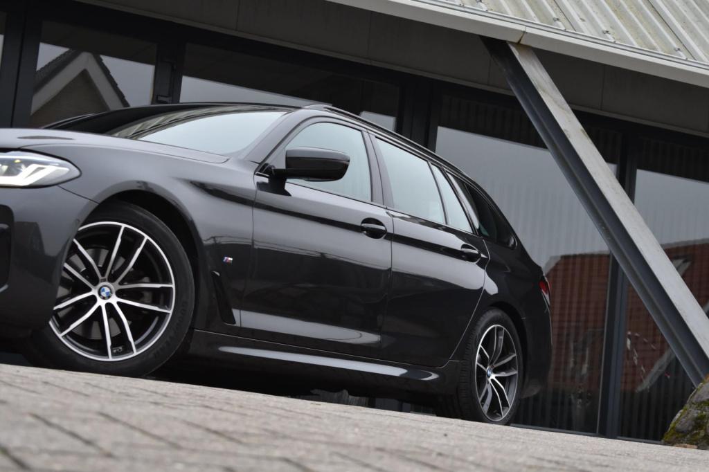 BMW 5 Serie touring 520i m-sport | laserlight | nap | dealer onderhouden | 