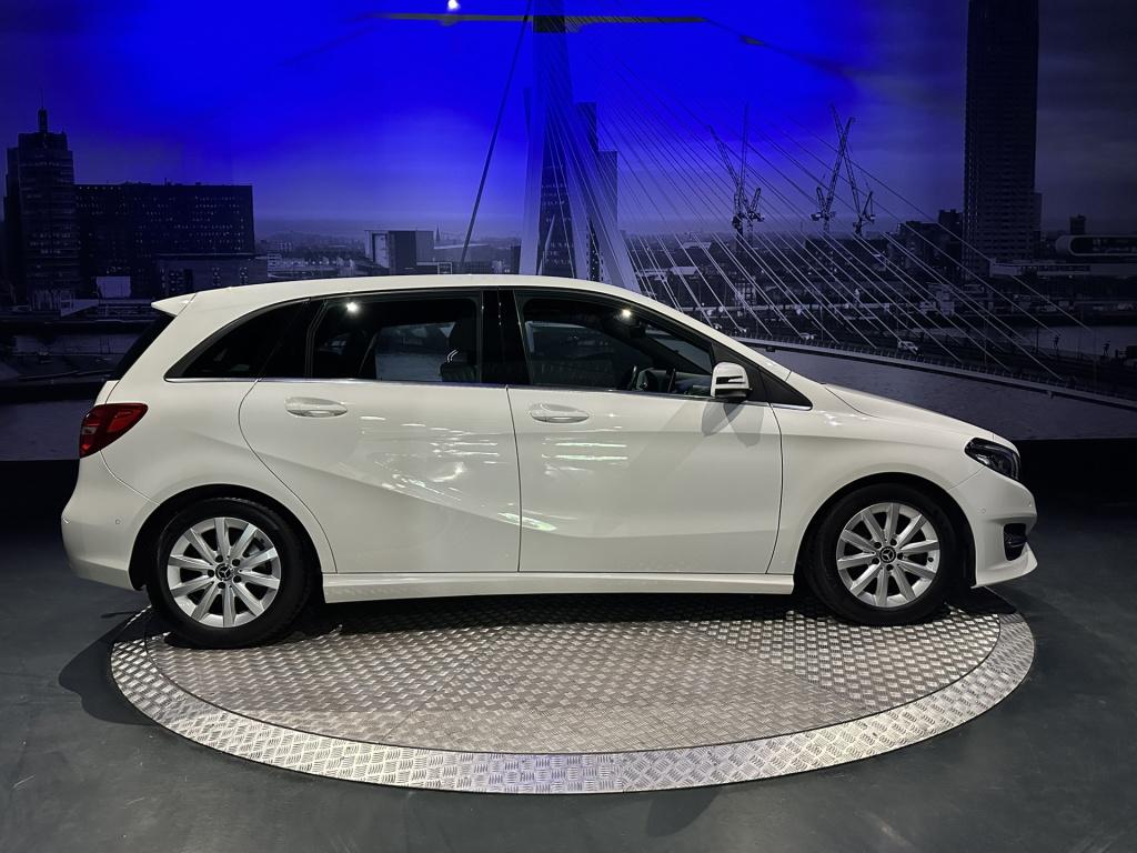 Mercedes-Benz B-Klasse 180 *nl-auto*camera*trekhaak*led*navi*