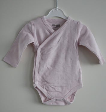 Roze romper maat 68
