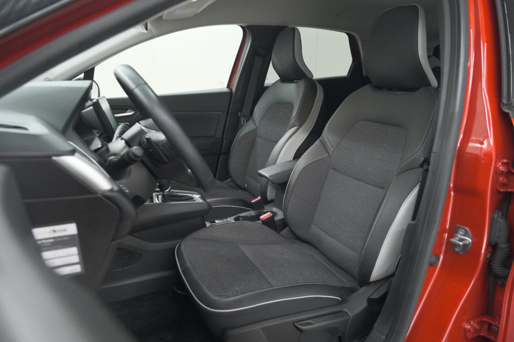 Renault Captur mild hybrid 140 edc techno | navigatie | camera | parkeersen