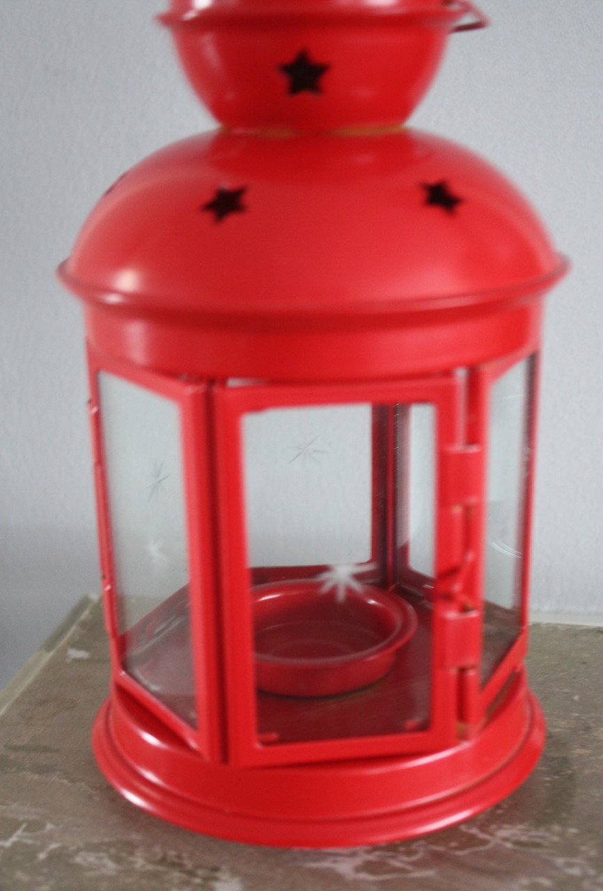 Rood metalen theelicht houde rmet ster in het glas