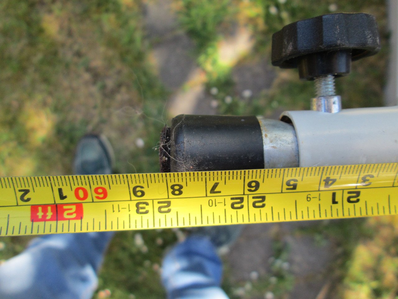 Tafel met verstelbare poten  [ camping of tuin?]