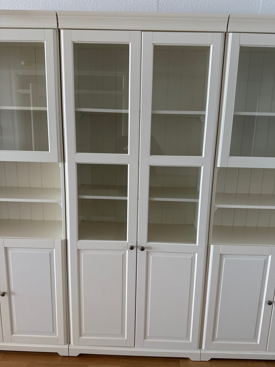 Gratis 3 witte ikea vitrine kasten met verlichting
