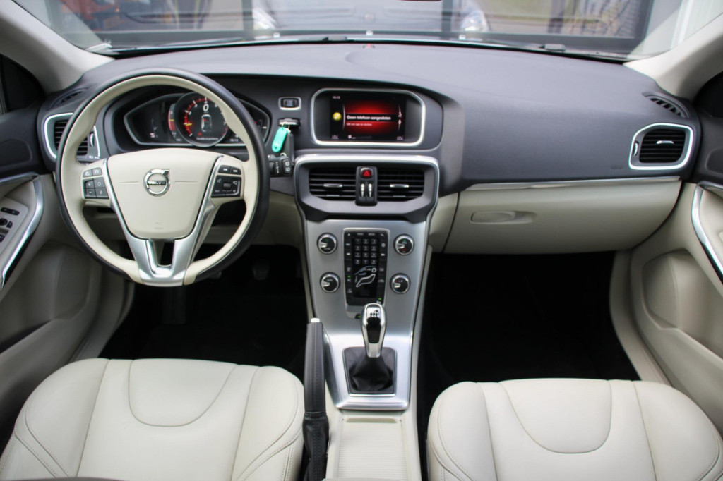 Volvo V40 2.0 t2 inscription - 122pk - leder - 17inch - navi - full led - c