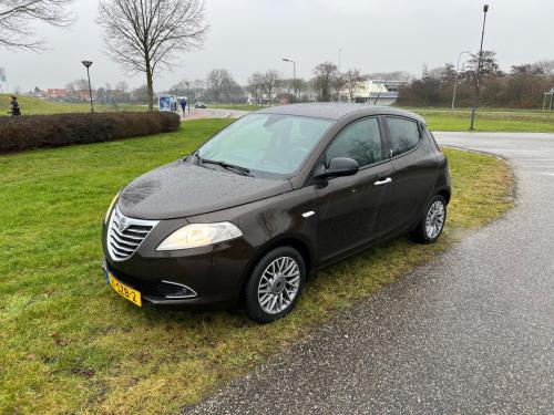 Zeer fraaie Lancia Ypsilon uit 2012 met slechts 66.000 km, Automaat!!