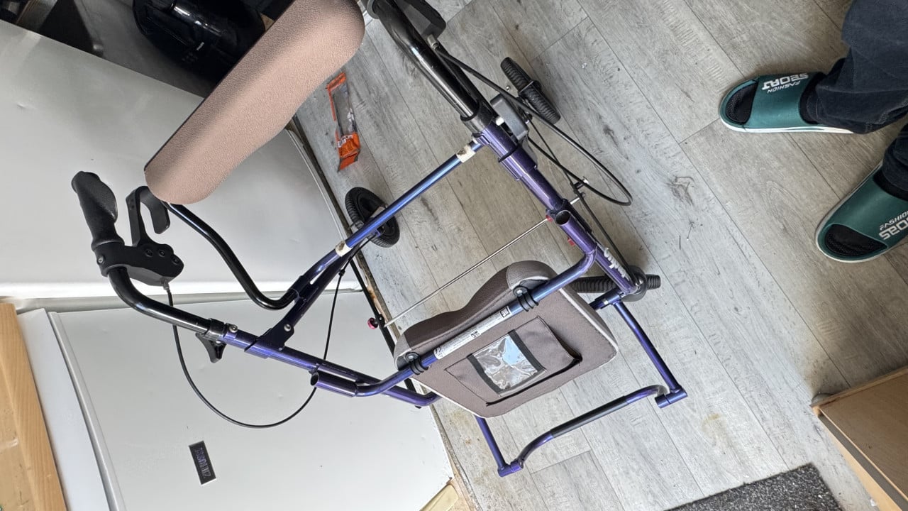Rollator en rolstoel in 1