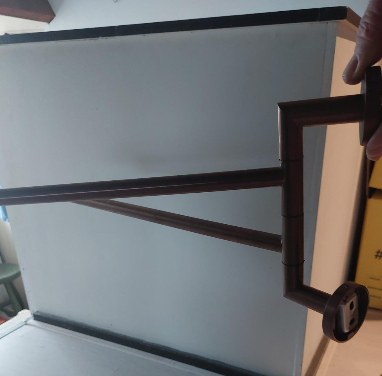 2 houders voor baddoeken