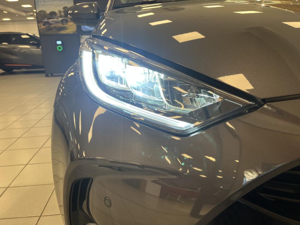 Toyota Yaris 1.5 hyb. 115 first e