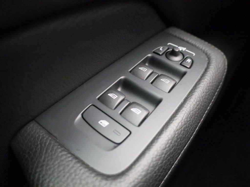 Volvo V60 2.0 b4 inscription | automaat | lmv | virtual cockpit | parkeer s