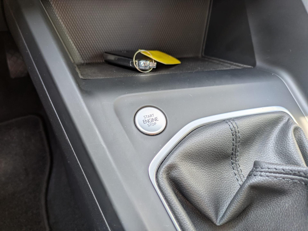 Volkswagen Golf 1.0 tsi life business | trekhaak | camera | carplay | acc |