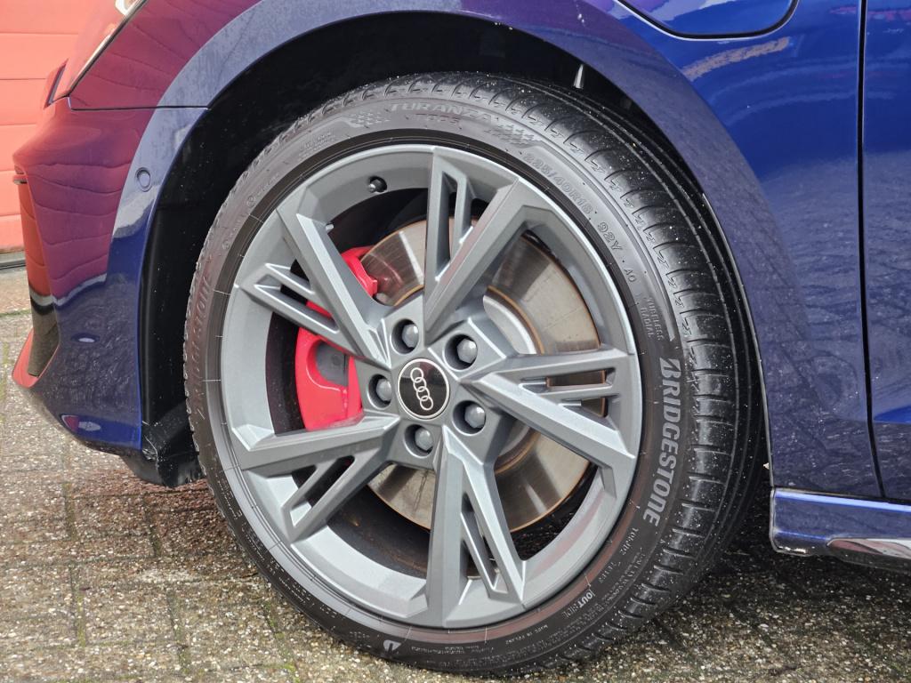 Audi A3 sportback 45 tfsi e s-line competition | b/o | memory